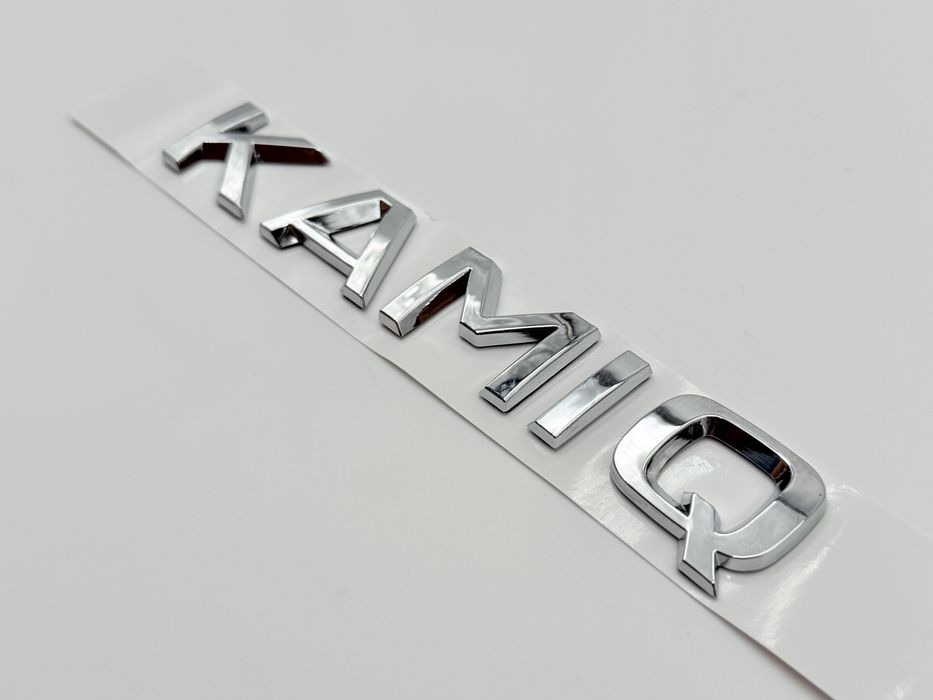 Emblema Skoda KAMIQ spate crom