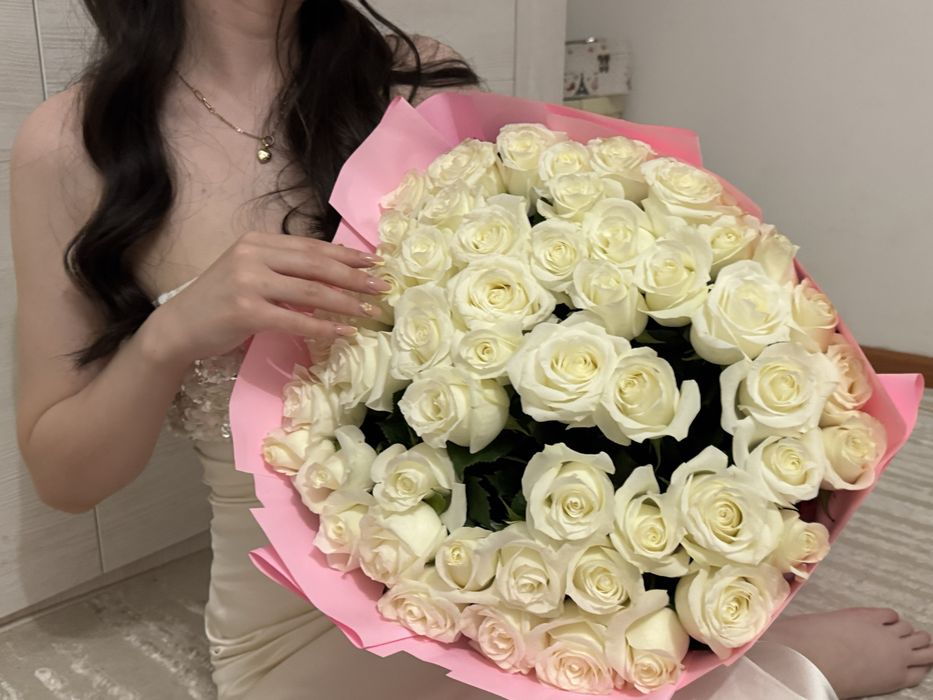 Белые розы 51 штук