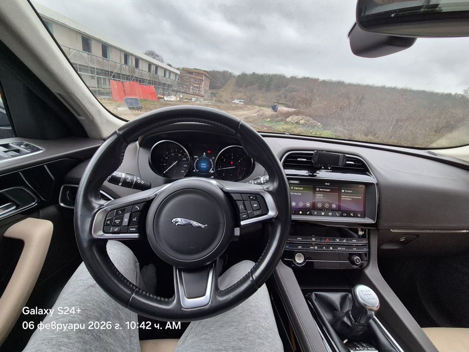 Jaguar F pace ES