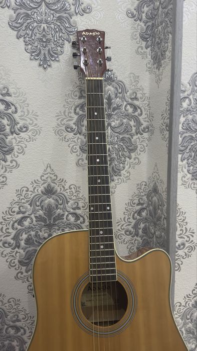 Gitara sotiladi. Original adasio