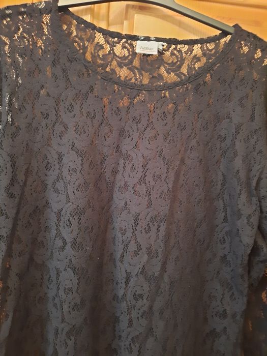 Delicată bluza neagra din dantela mărimea 40-42