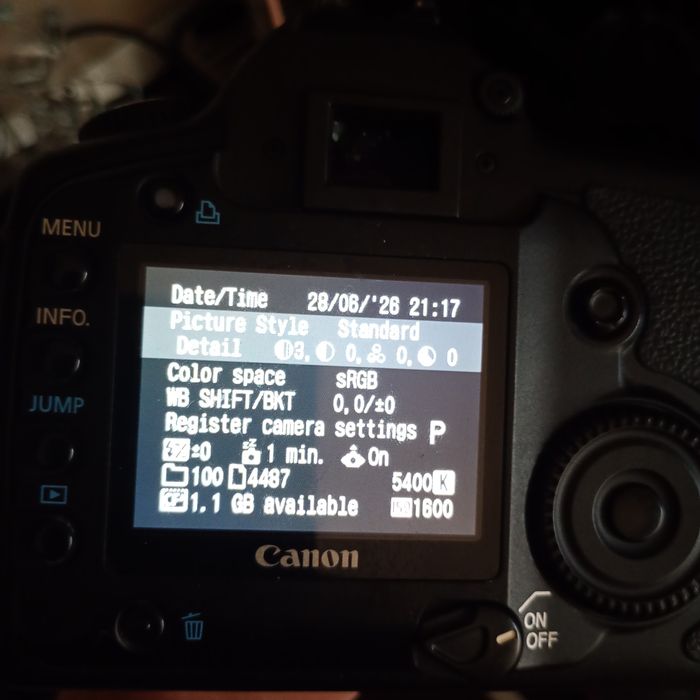 Aparat foto Canon cu multe accesorii