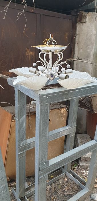 Продам люстру для дачи и катрана.