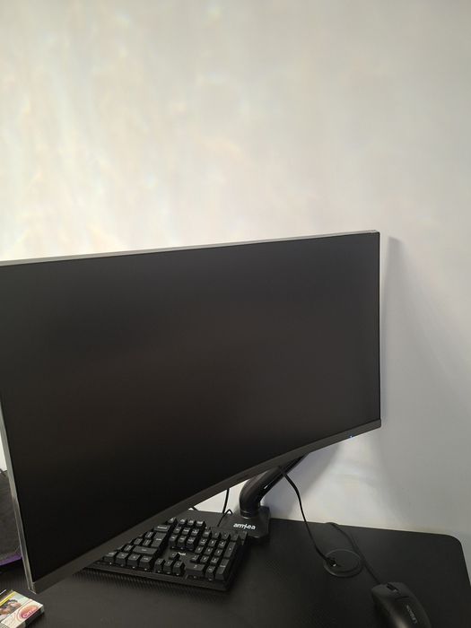 Monitor curbat Samsung