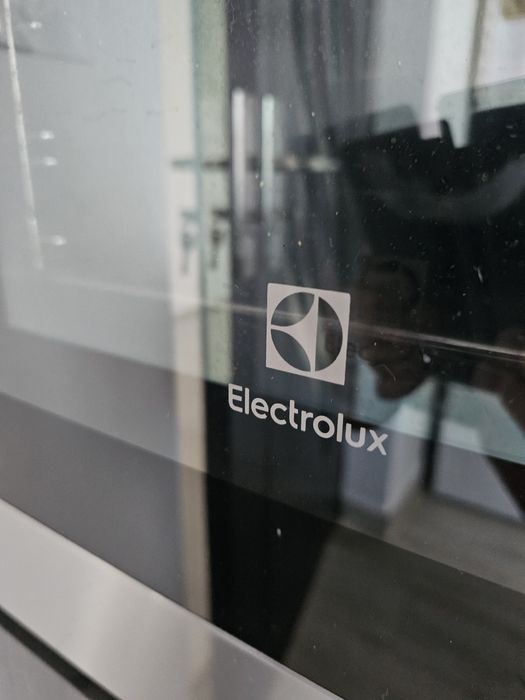 Vând cuptor electric Electrolux