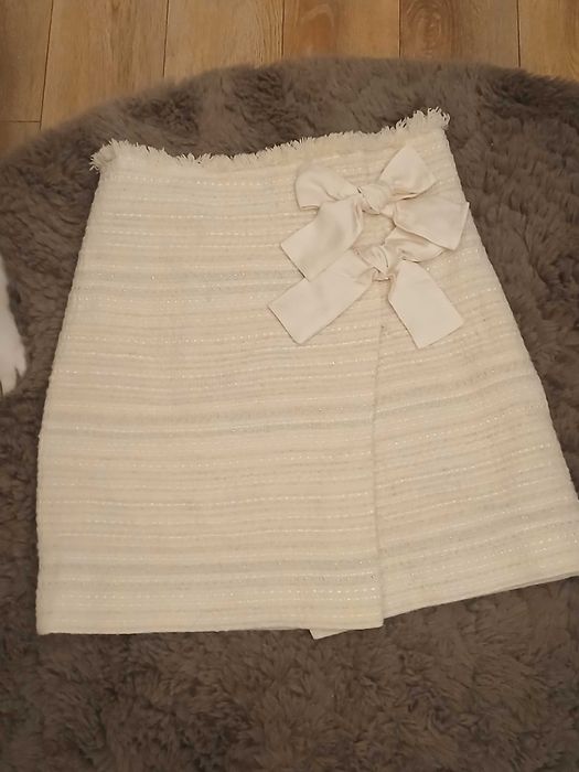 Avin поли от вълна и букле