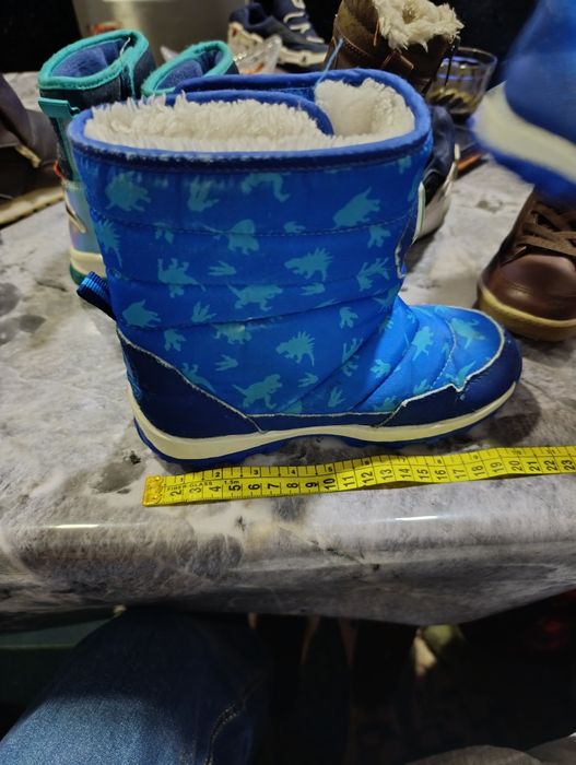 Детская обувь в хорошем состоянии привезённая из Кореи