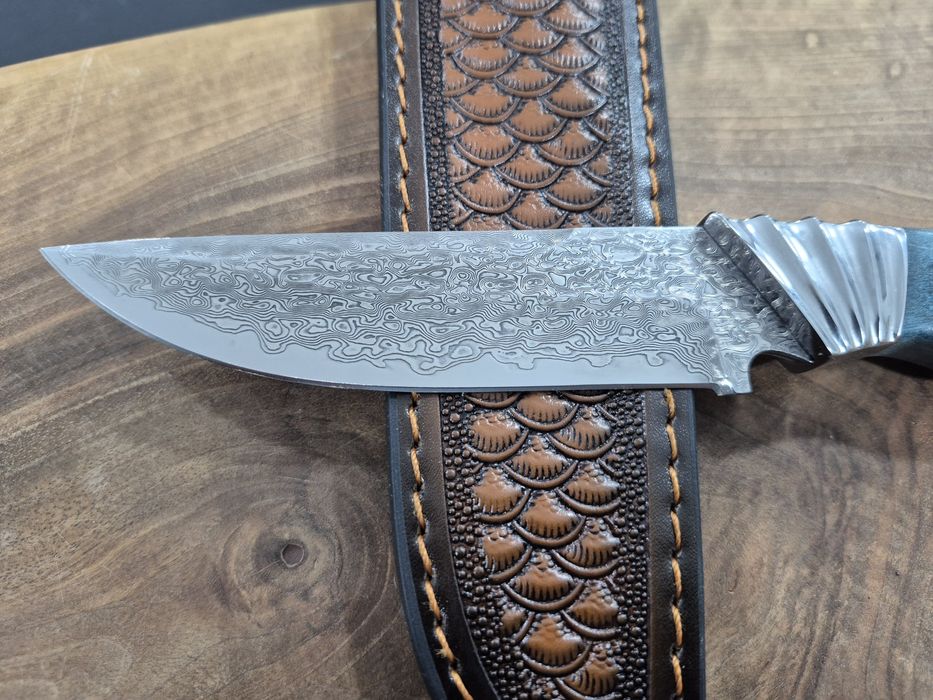 Ловен нож дамаска VG10 стомана,уникална дръжка  и кожена кания,LN436