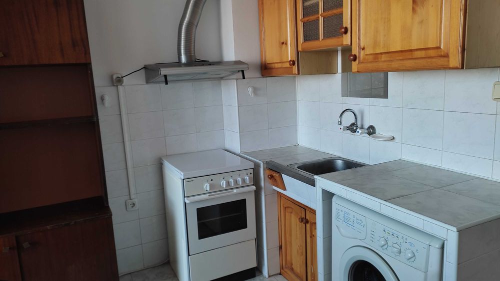 Собственик дава под наем двустаен апартамент в центъра на гр.Шумен