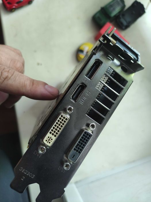 продам видеокарту sapphire r9 380