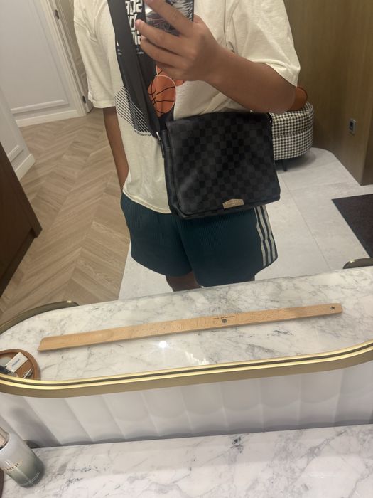 Барсетка бренда Louis vuitton