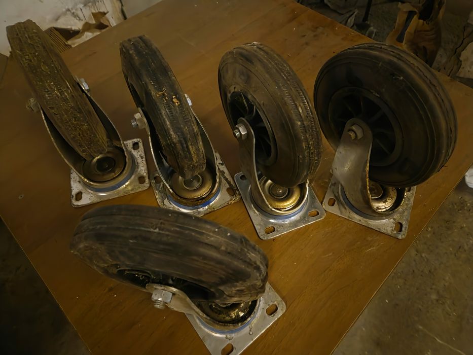 Калёса для мусорного бака