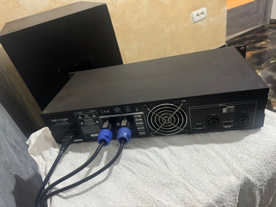 Amplificator audio pentru boxe