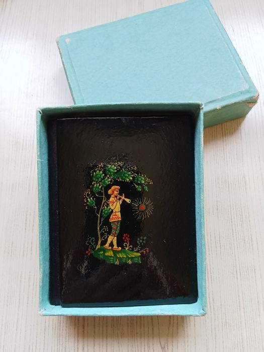 Антикварные пудреницы шкатулки