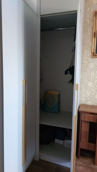 Шкаф высокий  красивый цвет