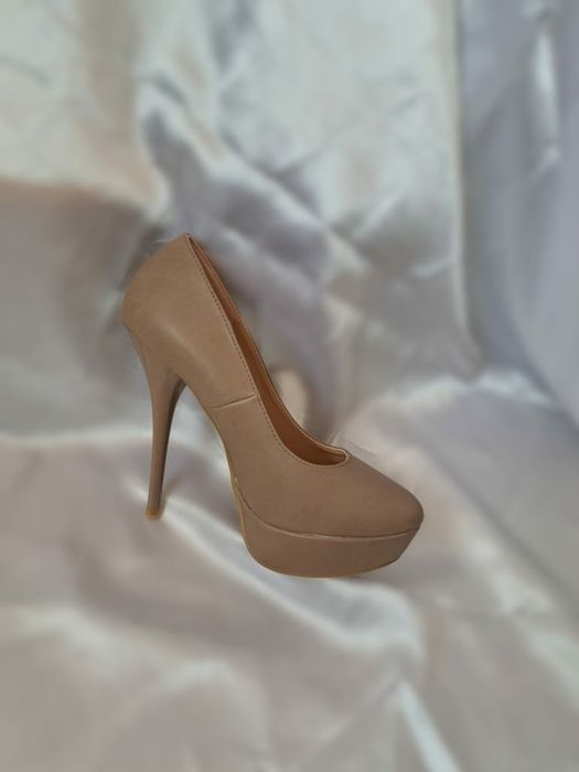 Pantofi bej inchis cu platformă