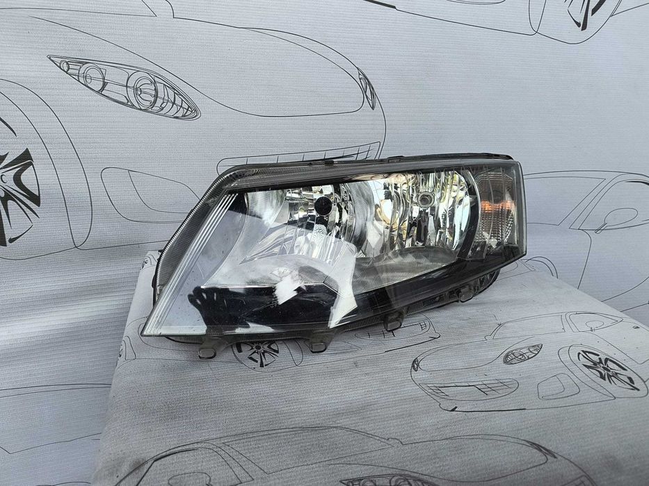 Far Stanga Uk Halogen Skoda Octavia 2015 / 2013-2017 Cod OEM 5E2941015 (5C2)