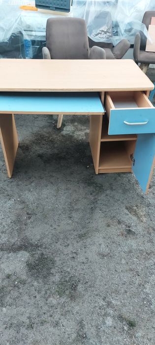 Продам компьютерный стол