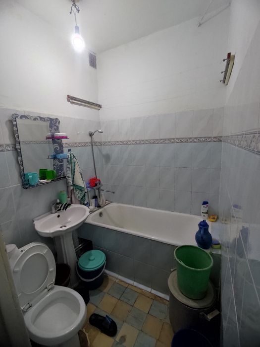 Уй срочна сотилади!!! Уйдаги хамма нарсалар колади Нархидан утиб бери