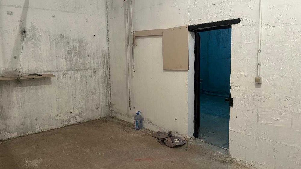 Помещения в паркинге для хранения.