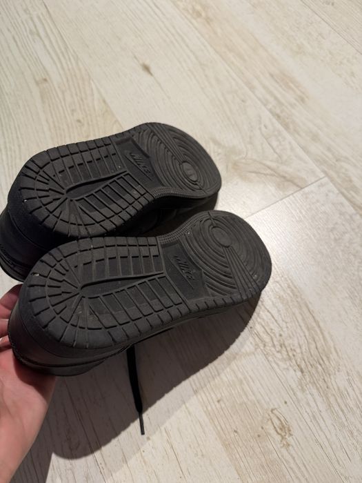 Юношески маратонки  NIKE 554725 Air Jordan 1 Mid- Кожени-Черни- Uk:5,5