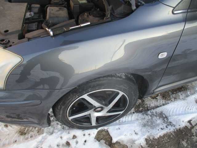 Aripa fata stanga dreapta TOYOTA AVENSIS T25 originale stare perfecta
