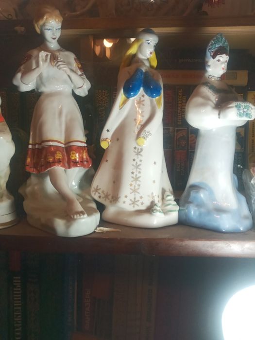 Статуэтки фарфоровые