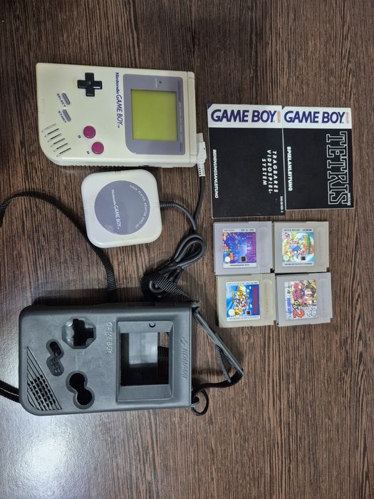 Nintendo Game Boy clasic, 4 jocuri, husa, adaptor retea