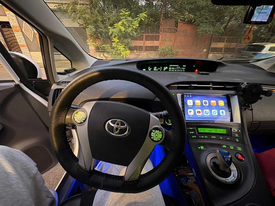 vand toyota prius 2012