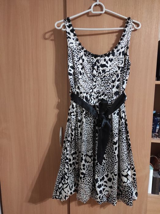 Дамска рокля от сатен.