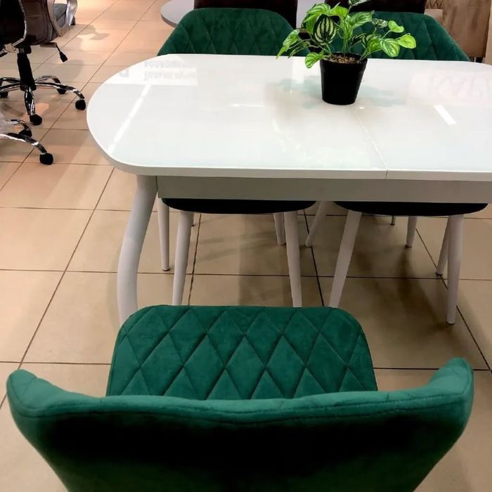 Кухонный стол и стулья