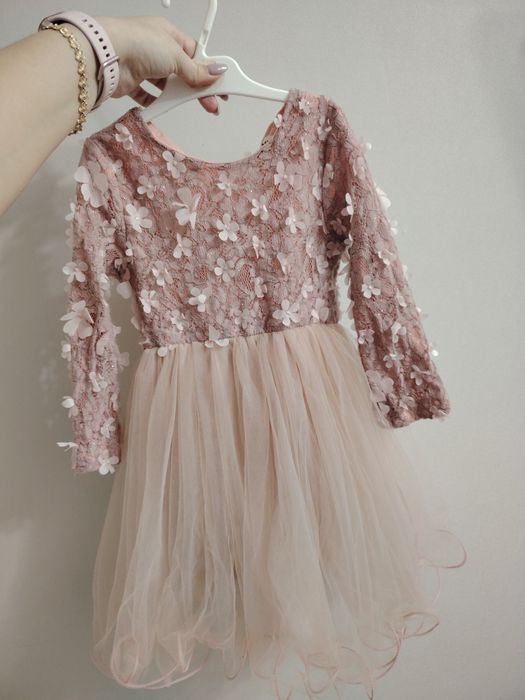 Продам платья нарядные