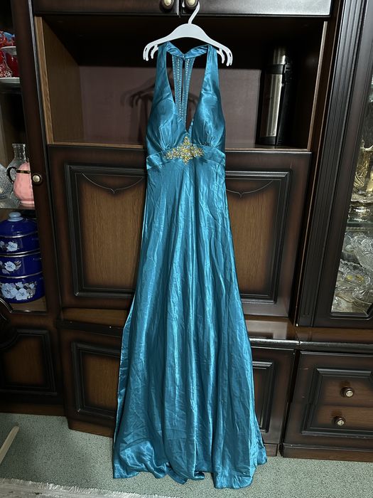 Вечернее платье одевалось 1 раз