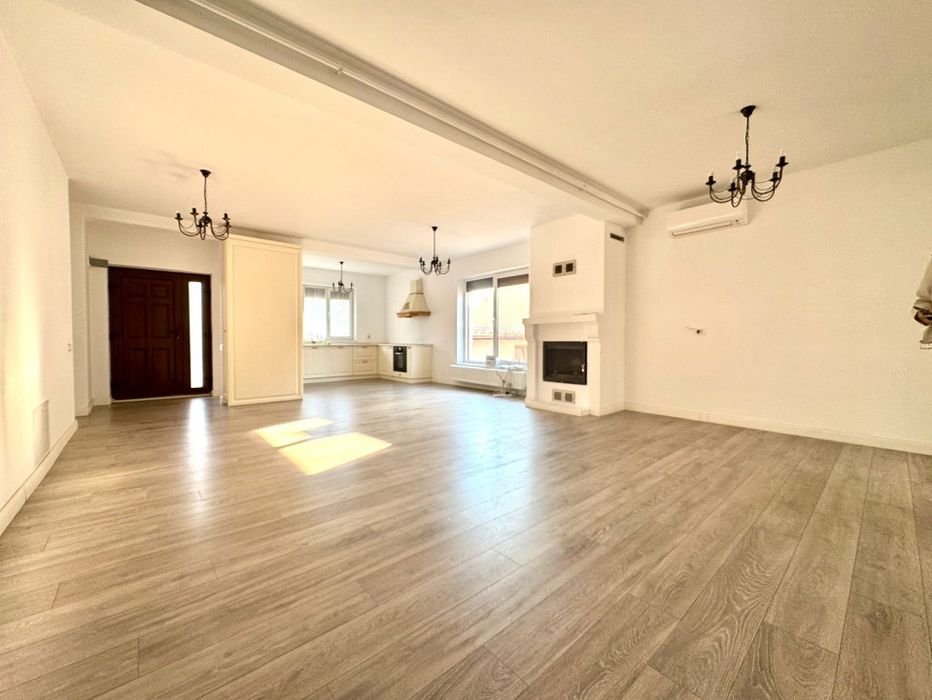 Apartament la Casa 4 Camere 120 mp + Terasa 20 mp + Garaj 60 mp + curte 80mp