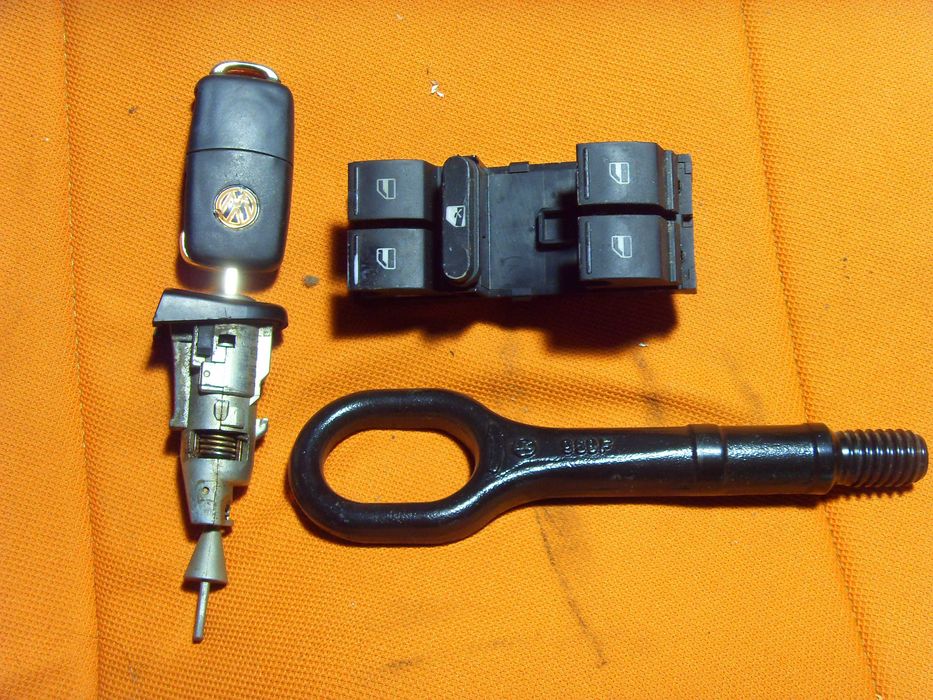 VW Голф 5  на части