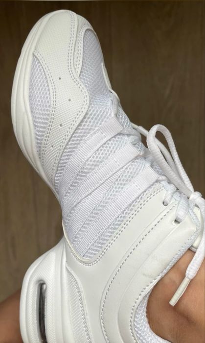 Джазовые кроссовки 34р