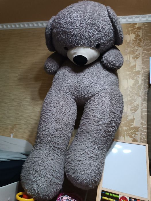 Огромный медведь