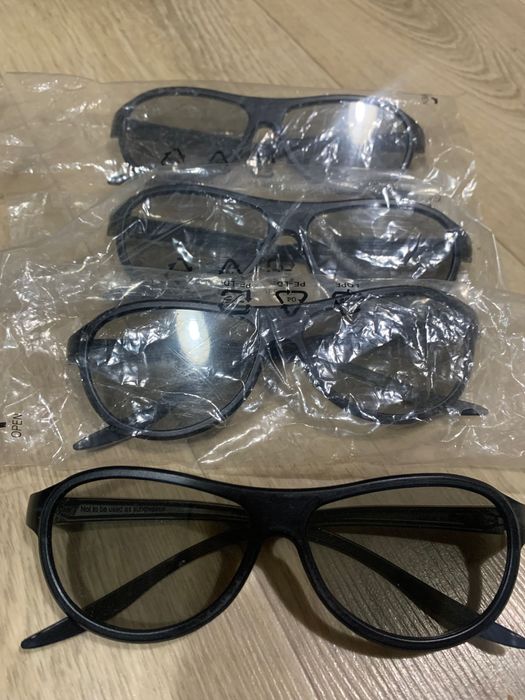 Продам 3 д очки новые