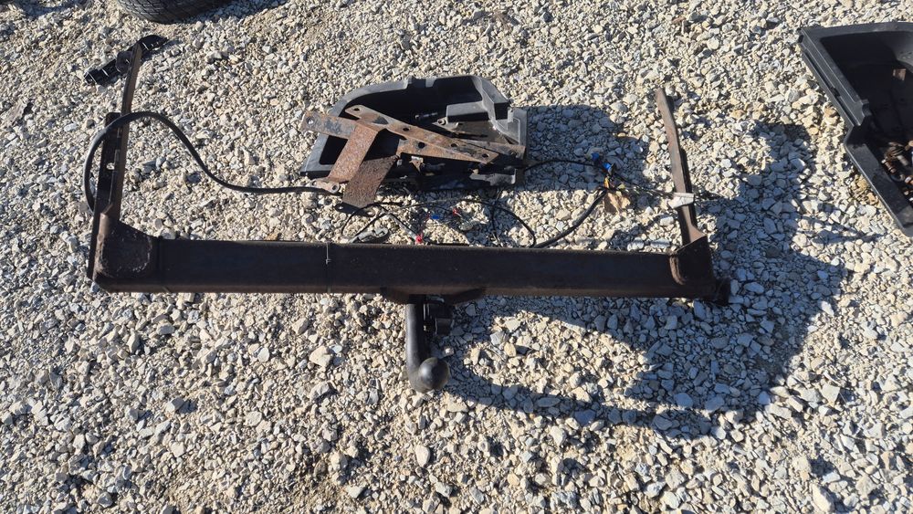 Оригинални Тегличи за Тойота Авенсис  Т25 Комби 2003- 2007г