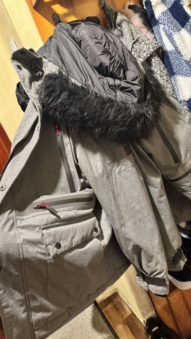 Geaca cu vatelina, gluga si garnitura de blana sintetica Cayran, Gri deschis, 2XL