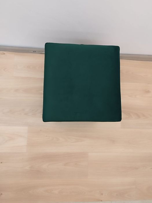 Vând taburet cub patrat din catifea verde smarald taburel