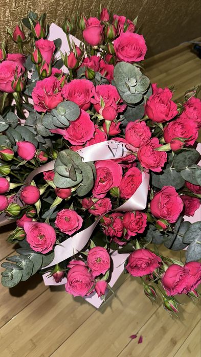 Цветы, кустовые розы!