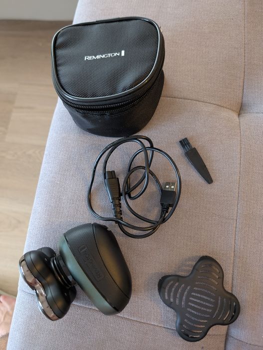 Aparat de ras pentru cap REMINGTON Ultimate RX7 XR1600