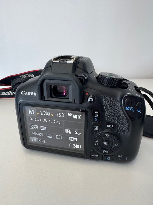 Vând Canon EOS 1300D + bliț Godox TT350S pentru Sony