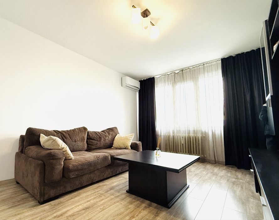 Particular vand apartament 3 camere langa Podul Grant