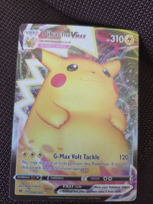 Cartonaș Pokémon PikachuVMax