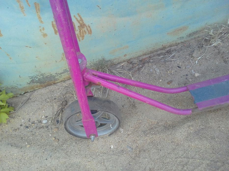 Детский самокат 2000т качественный.