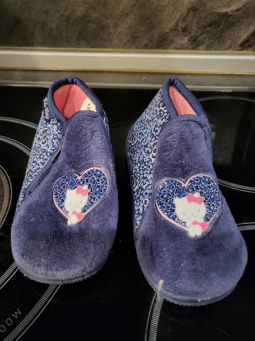 Детски пантофи на "Hello kitty"