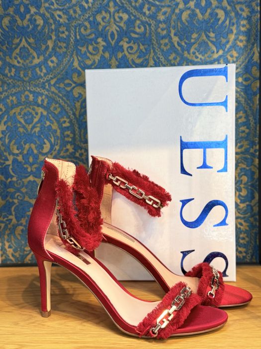 Червени дамски сандали GUESS 36.39.40
