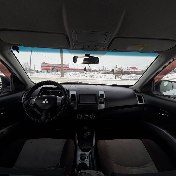 Митсубиси аутлендер